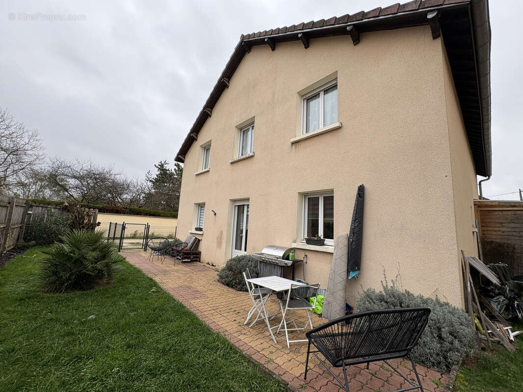 Maison à SAINT-PARRES-AUX-TERTRES