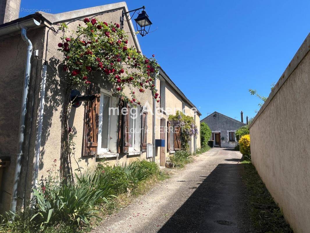 Maison à LIGNY-LE-CHATEL