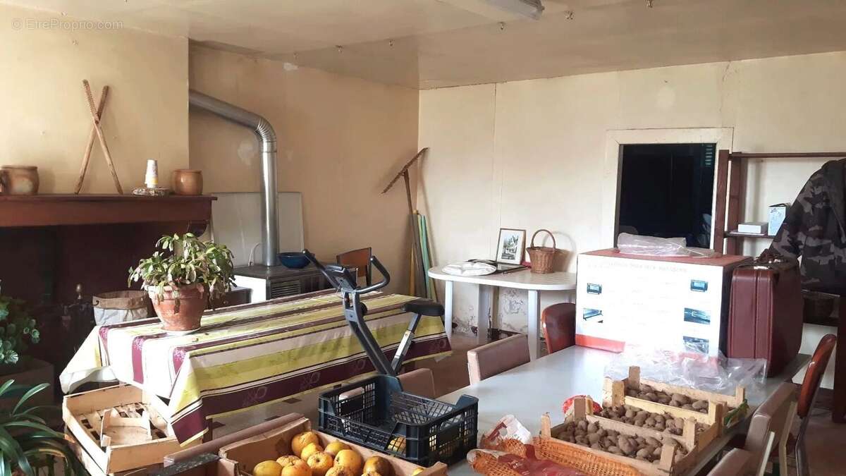 Maison et granges, et maison à rénover, avec environ  3,8 hectares de terrain - photo 14