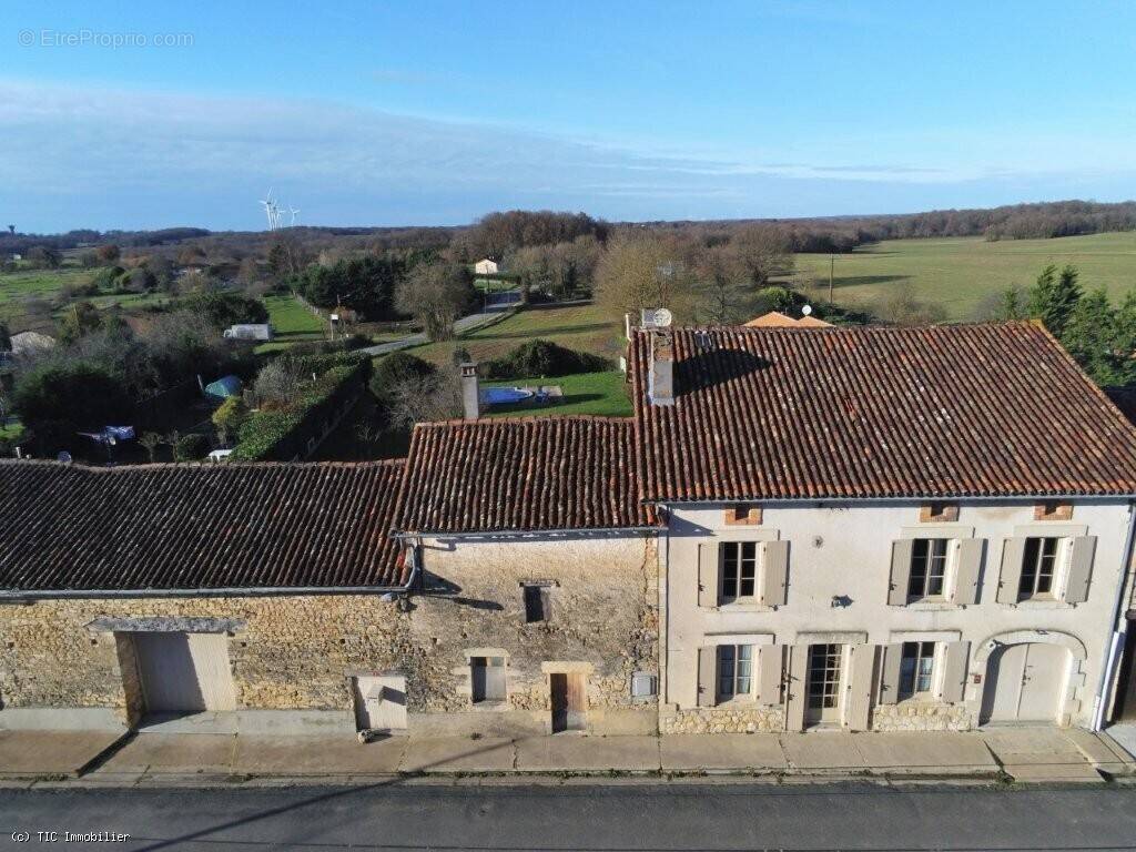 Maison à CHAMPAGNE-MOUTON