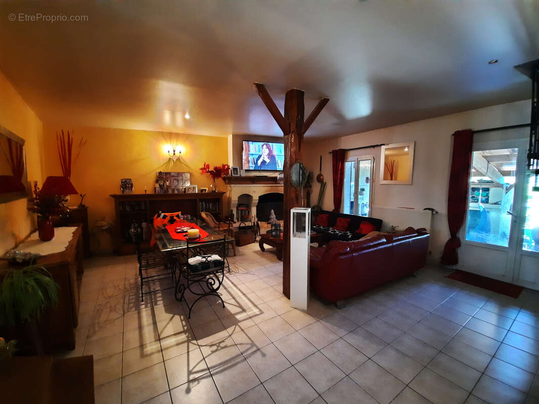 Maison à LA ROCHE-CHALAIS