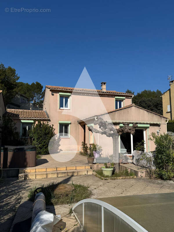 Maison à CHATEAURENARD