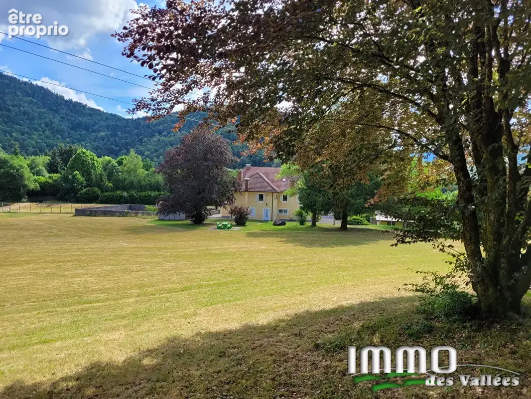 Maison de caractère avec étang et terrain de 57 600 m² - photo 3