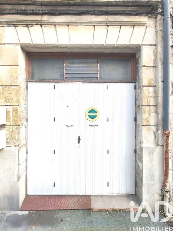 Photo 2 - Parking à ROCHEFORT