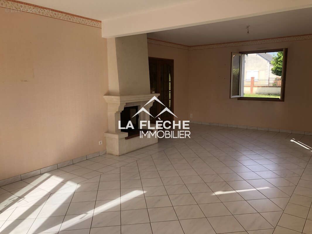 Maison à LA CHAPELLE-D'ALIGNE