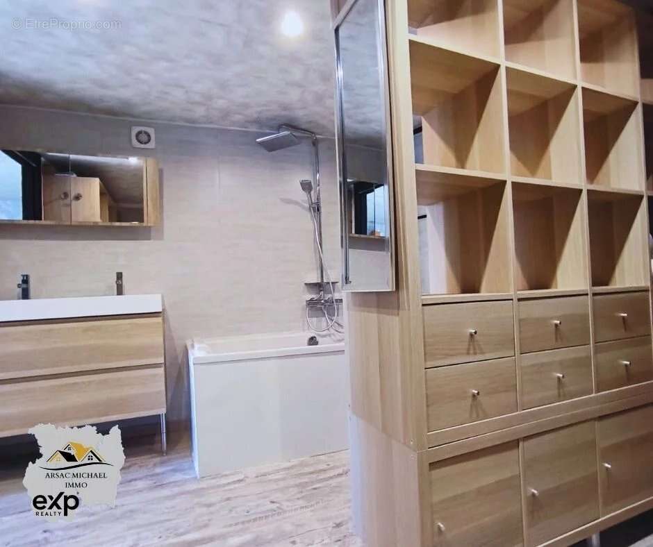 Maison à VERNET-LA-VARENNE