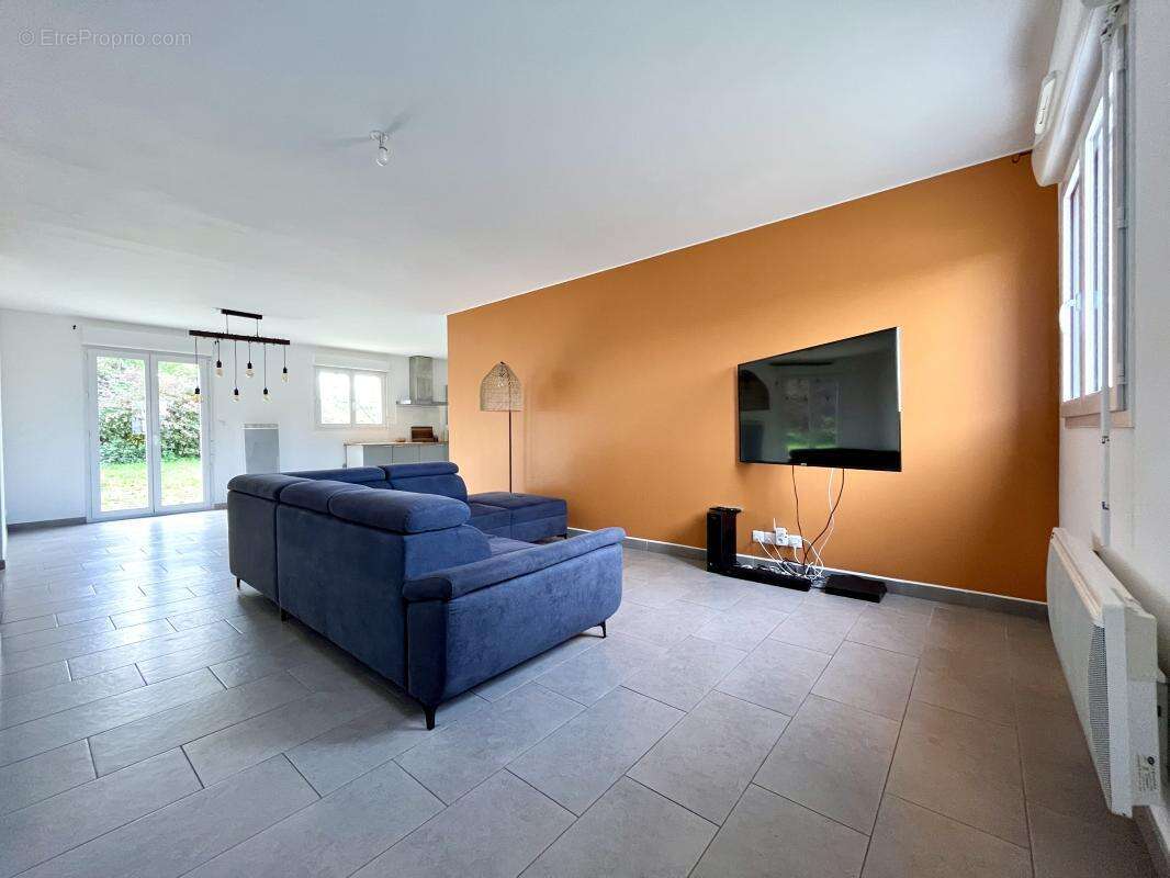 Maison à SAINT-MACAIRE-EN-MAUGES