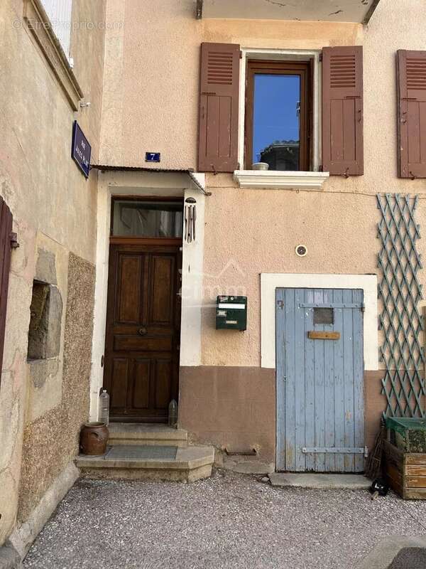 Maison à LARAGNE-MONTEGLIN