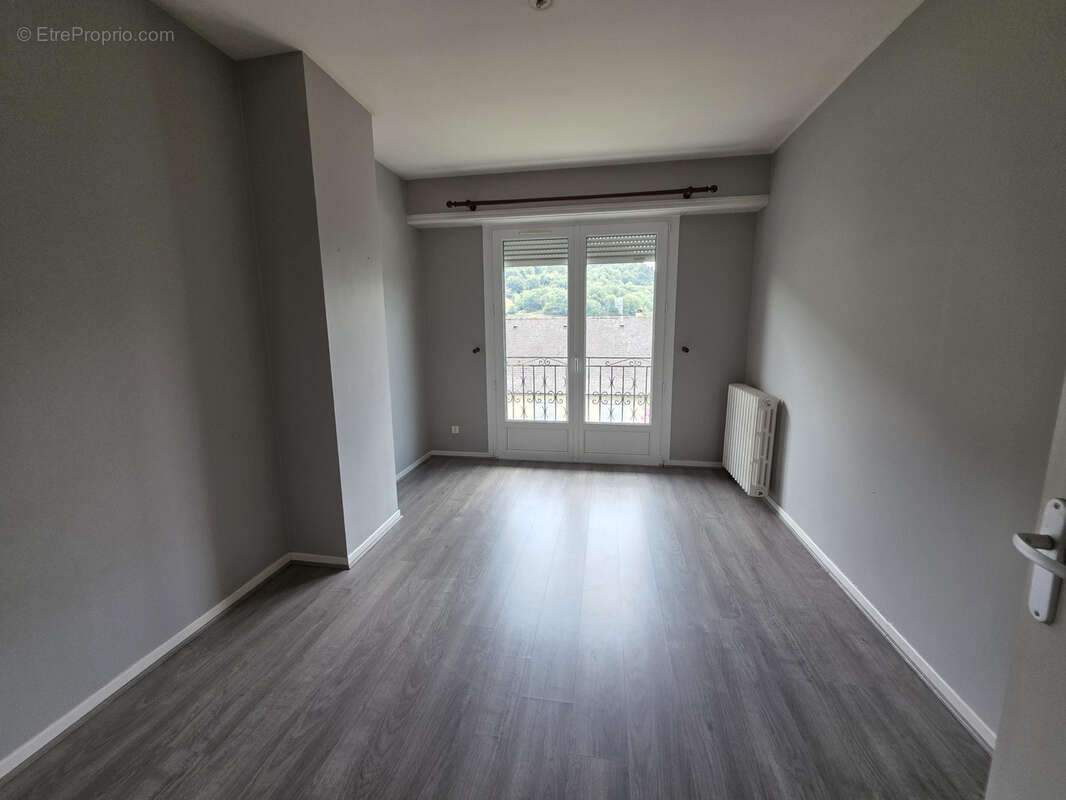 Lourdes   Maison avec deux appartements, grand garage et terrain constructible - photo 15