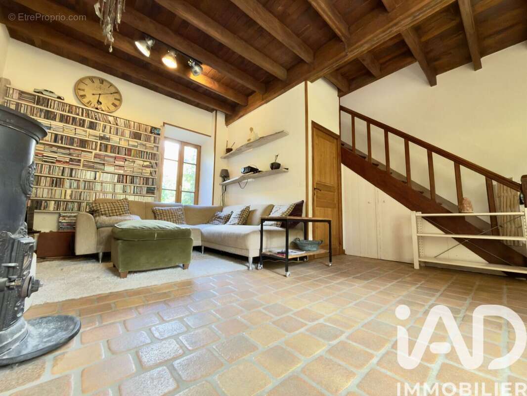 Maison 140 m² à Lachaux  - photo 5