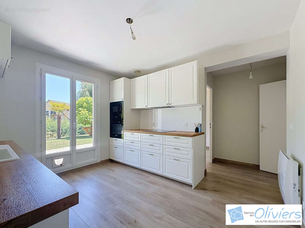 Maison 184 m² à Chevreuse  - photo 7