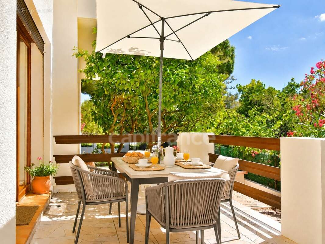 Villa méditerranéenne à vendre 7 pièces, 215 m² CANET EN ROUSSILLON (66) avec potentiel 2 logements, terrasses, jardin et garage - photo 2