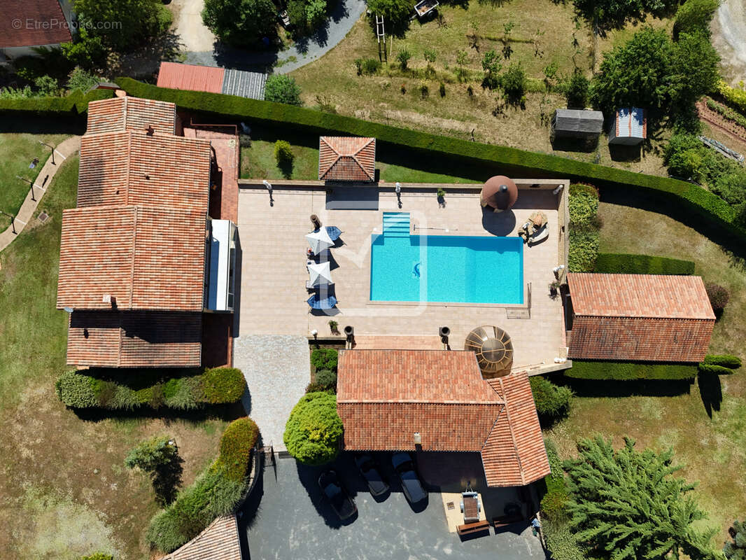 Maison à HAUTEFORT