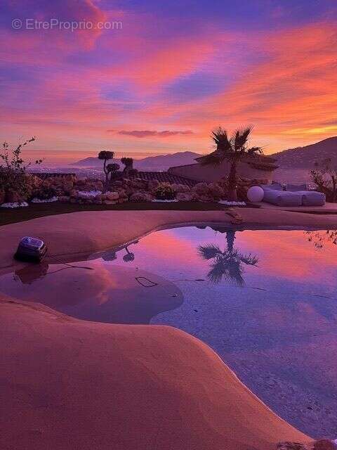 Maison à LA ROQUETTE-SUR-SIAGNE