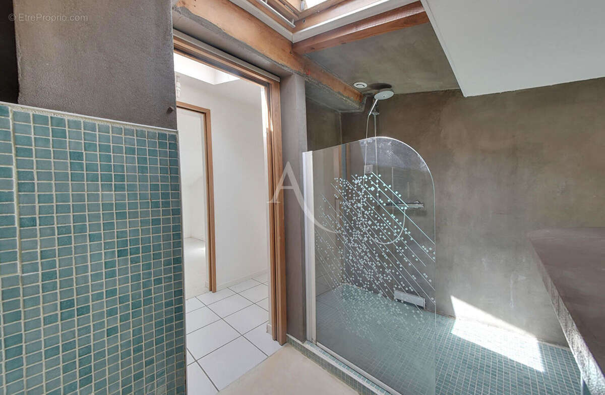 Maison à NEGREPELISSE