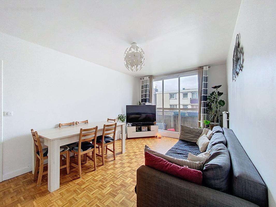 Appartement à FONTENAY-LE-FLEURY