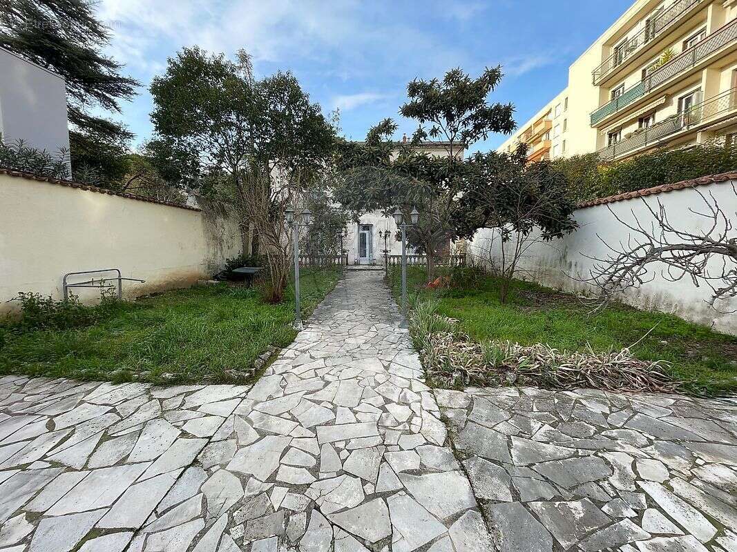 Autre à NIMES