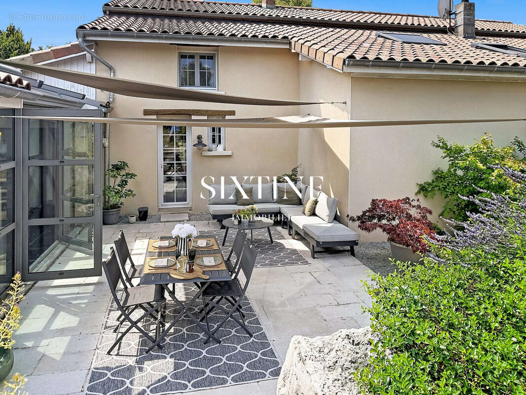 Maison 264 m² à Saint-Savin  - photo 7