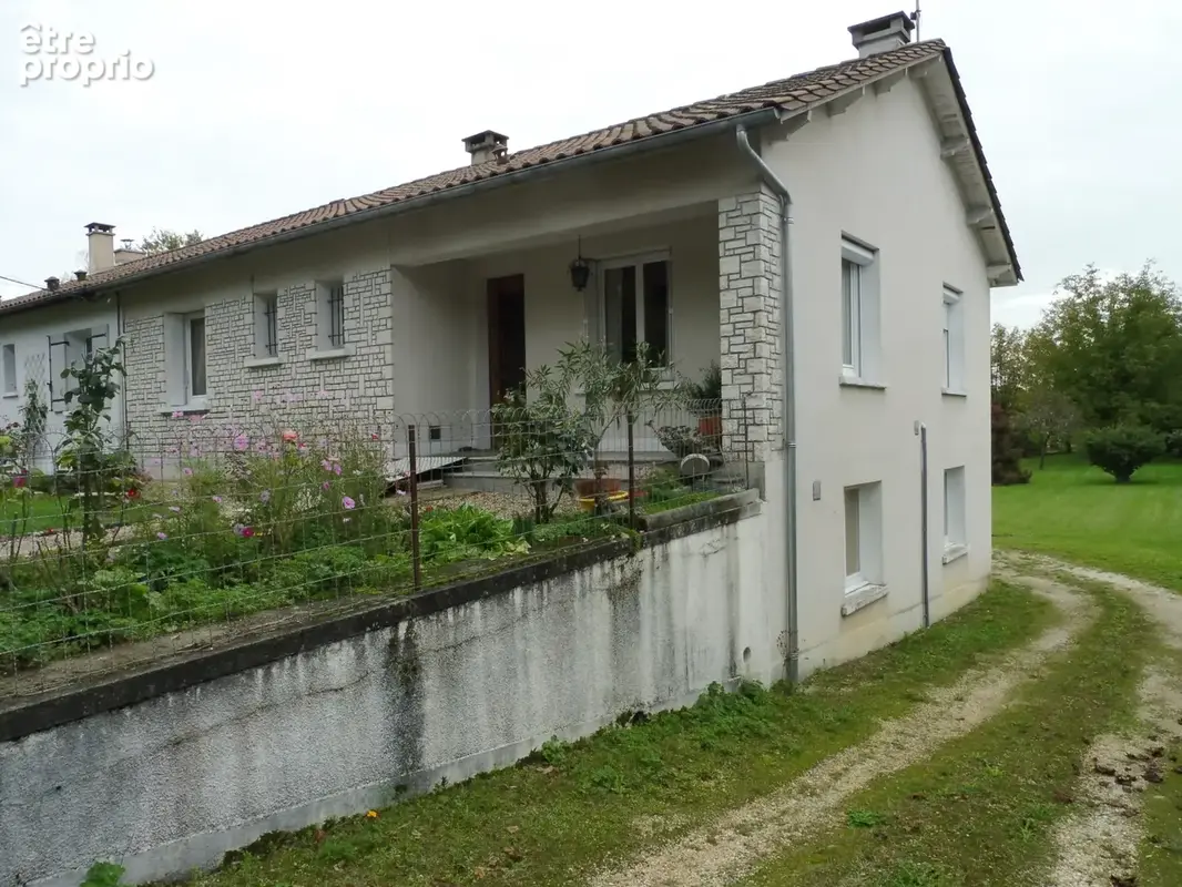 Riberac proche commerces - photo 8