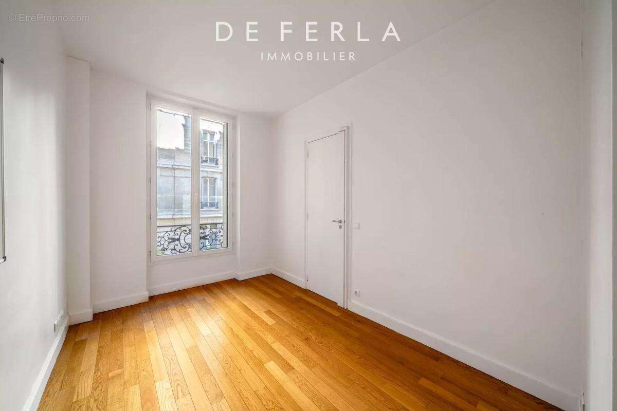 Appartement à NEUILLY-SUR-SEINE