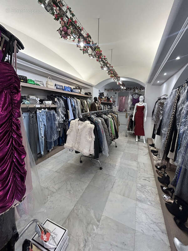 Commerce à SAN-MARTINO-DI-LOTA