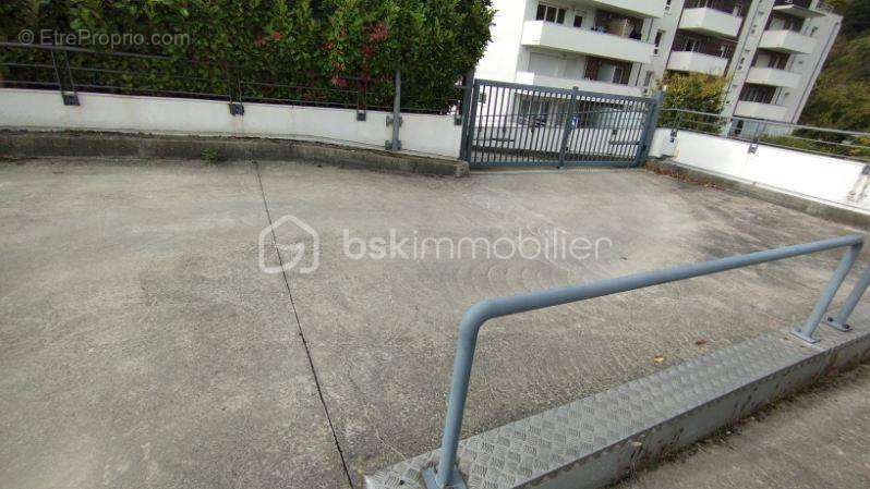 Parking à SAINT-MARTIN-LE-VINOUX