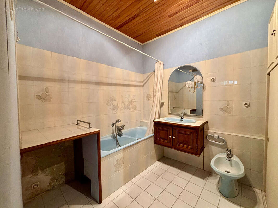 Appartement à MARSEILLE-2E