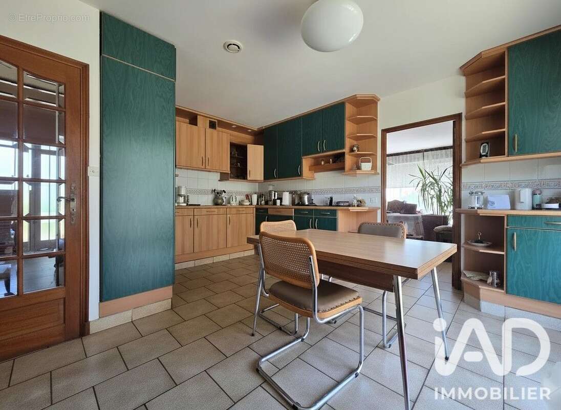 Maison 220 m² à Sainte-Radegonde  - photo 7