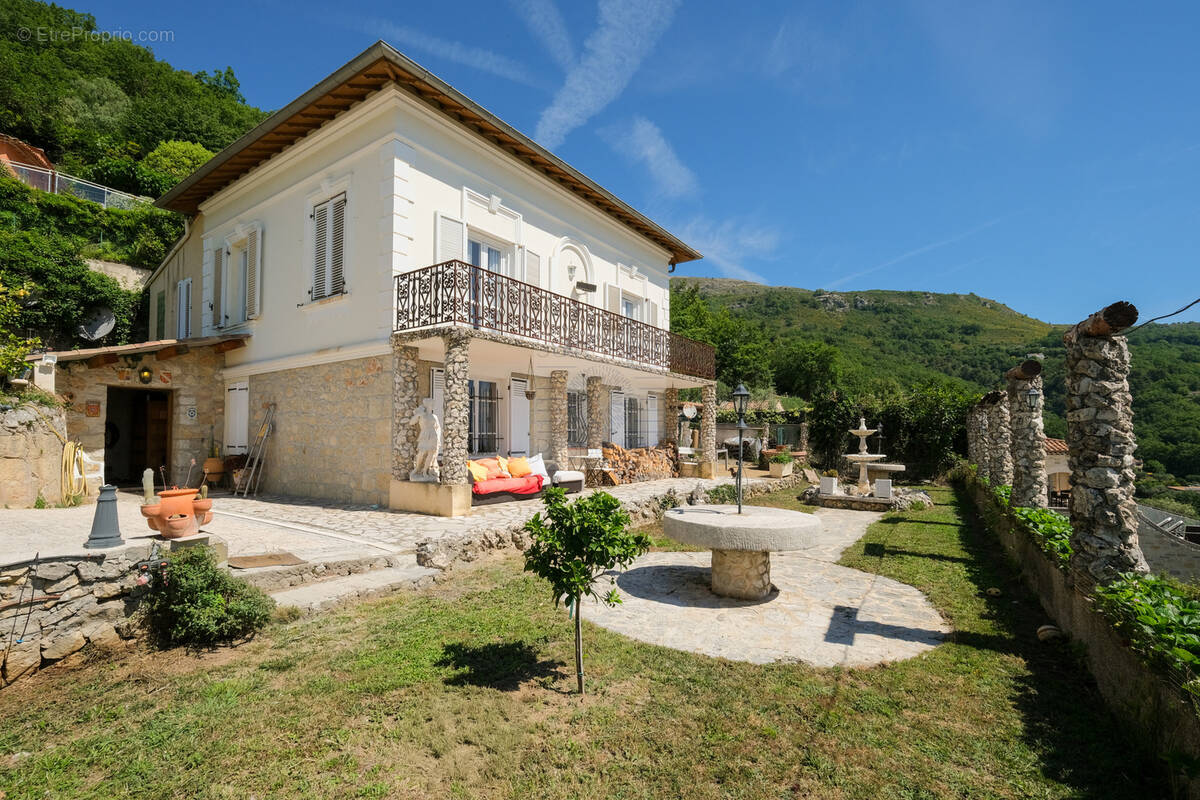 Maison à TOURRETTES-SUR-LOUP