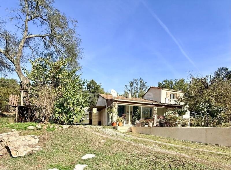 Maison à BAGNOLS-EN-FORET