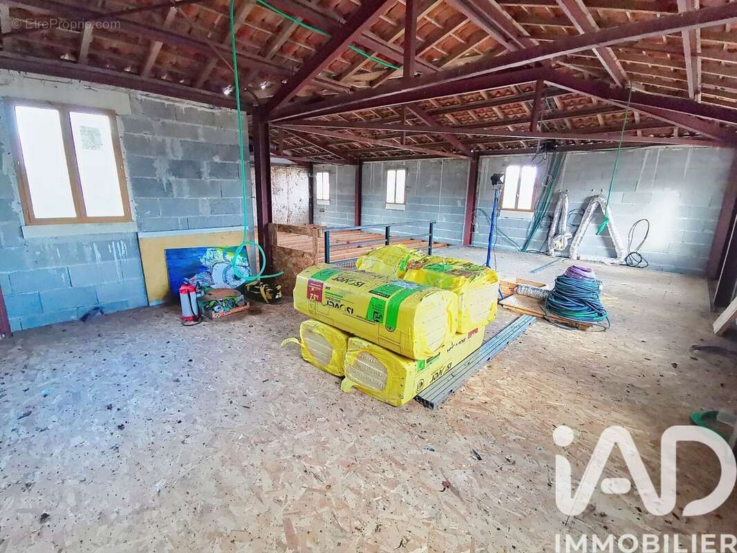 Maison 220 m² à Charras  - photo 6