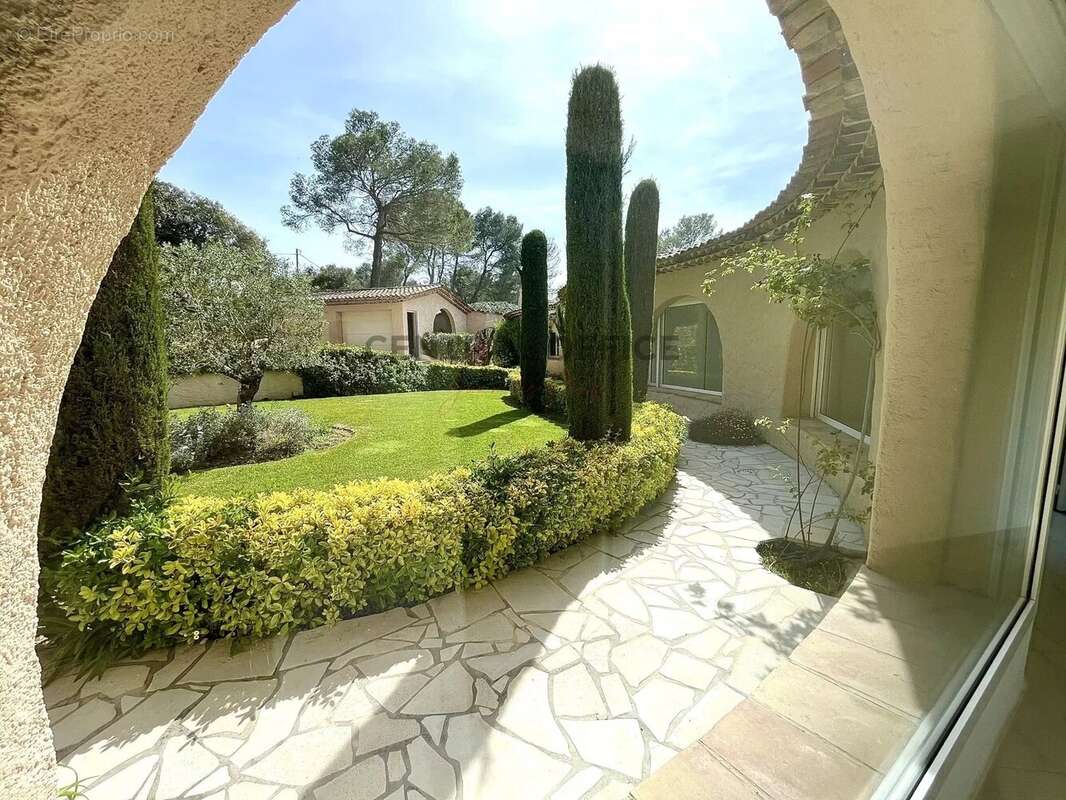 Maison à MOUGINS