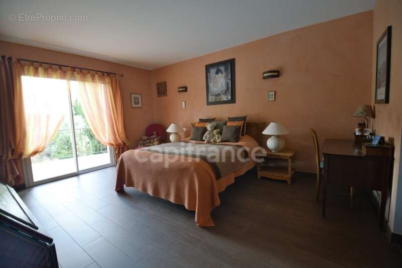 Propriété au calme - 5 chambres - T3 attenant - garage XXL - piscine - à MARMANDE (47) - photo 18