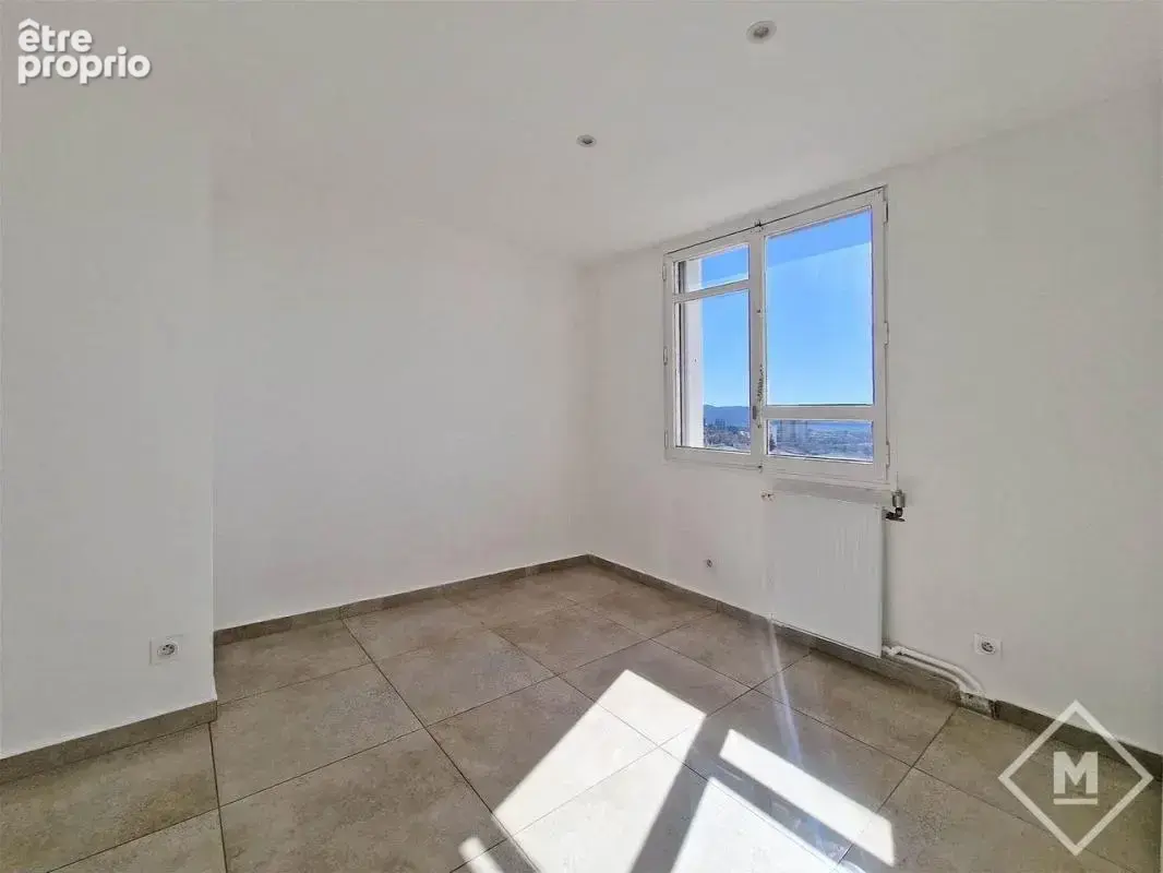 Vue Mer Dégagée et Calme : Appartement 3 Pièces à Vendre à Marseille Saint Loup - photo 11