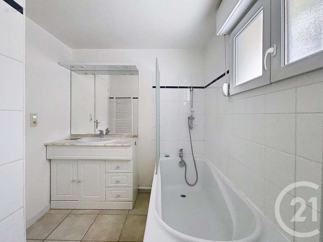 Maison à SAINTE-SAVINE