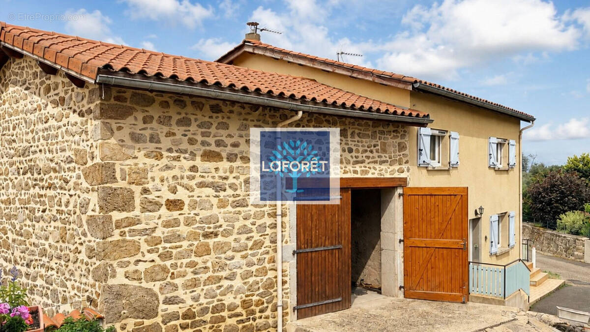 Maison à ESSERTINES-EN-CHATELNEUF