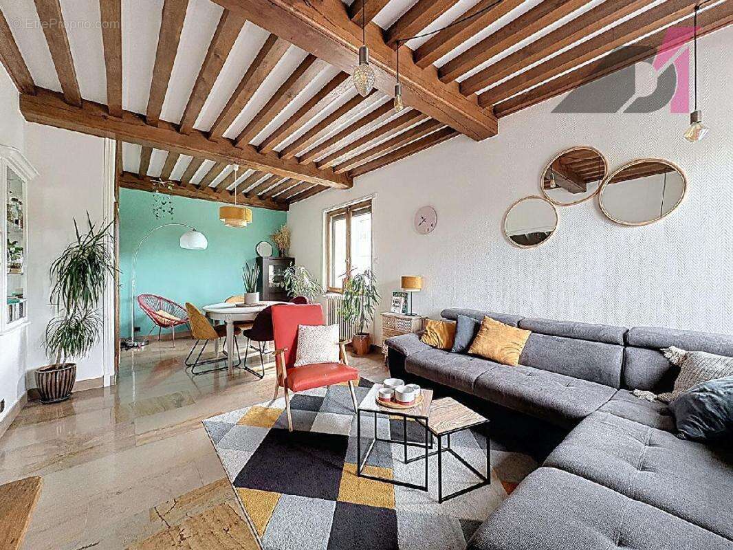 Maison à CHARNAY-LES-MACON
