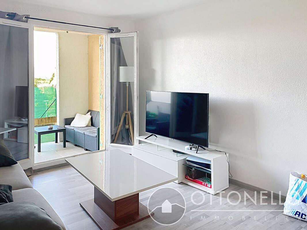 Appartement Roquebrune Sur Argens 1 pièce 29,40 m2 avec terrasse, cave et parking - photo 3