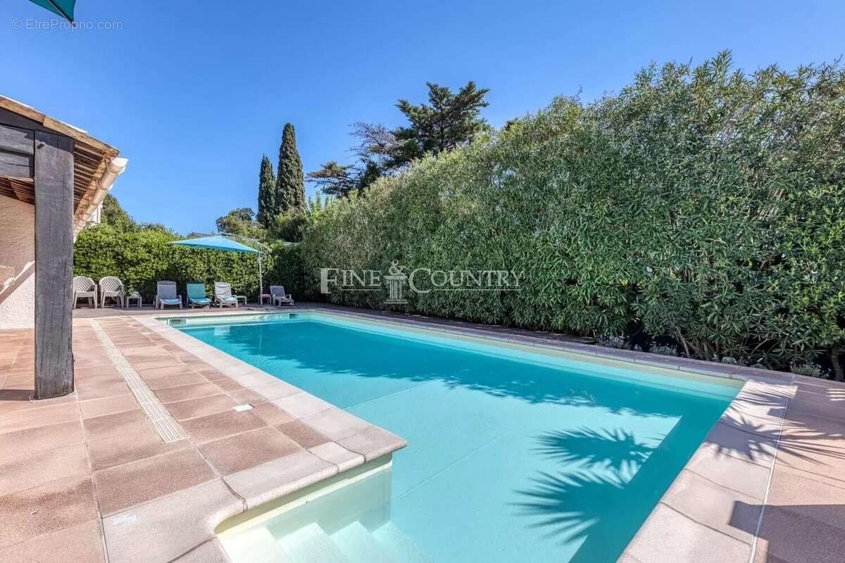 Maison à LA ROQUETTE-SUR-SIAGNE