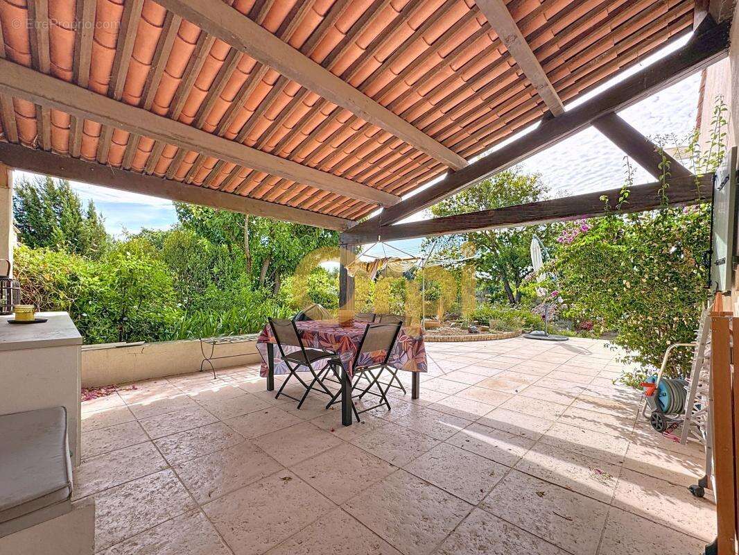 Maison à ROQUEBRUNE-SUR-ARGENS