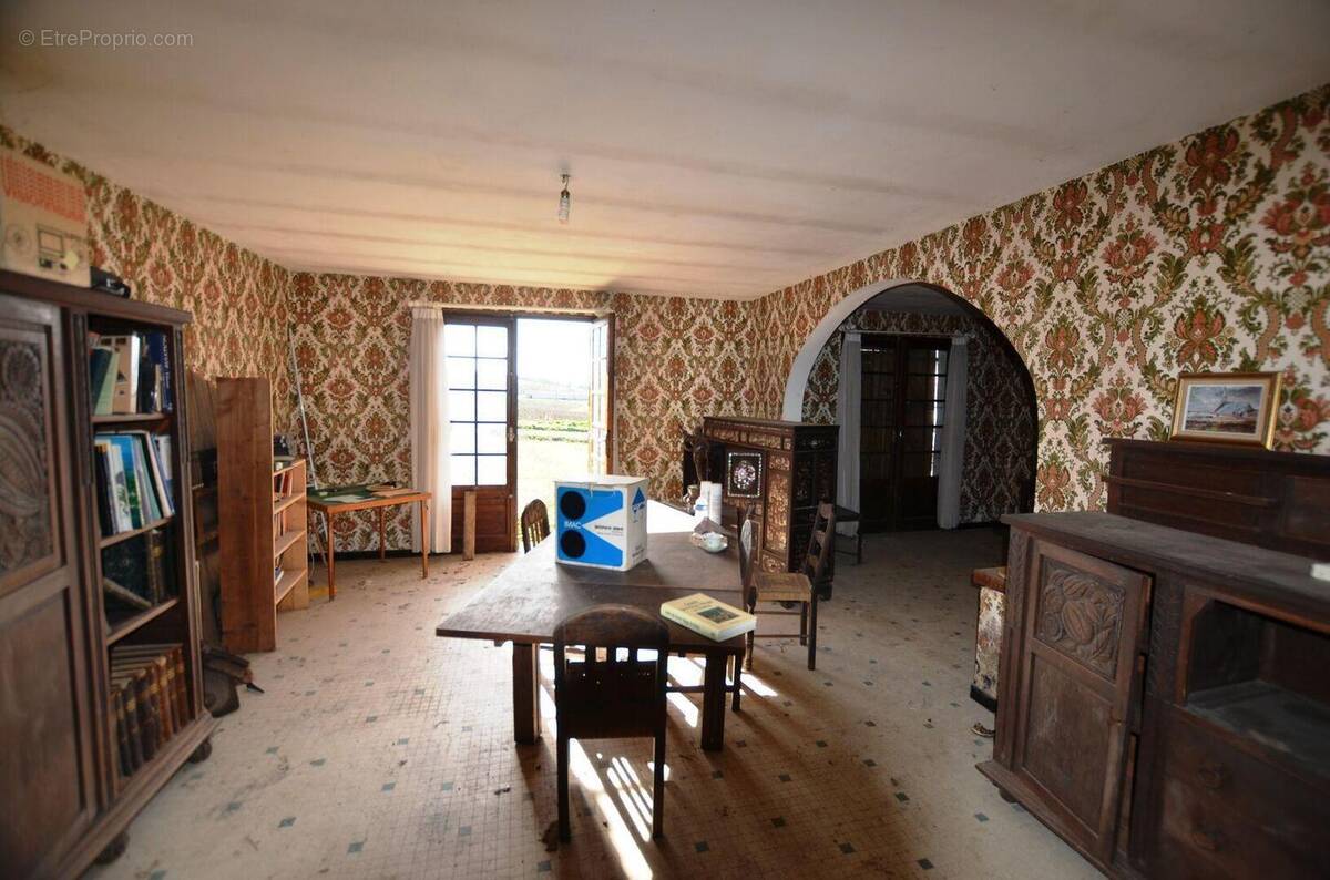 Salon - Maison à MOUCHAN