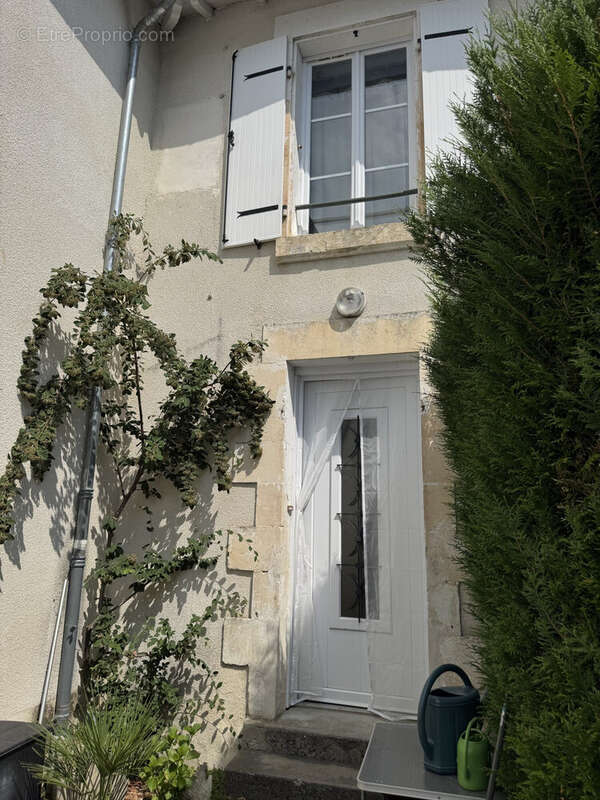 Appartement à MAUZE-SUR-LE-MIGNON