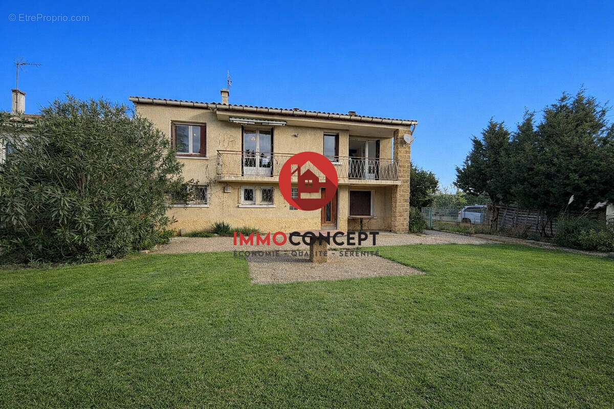 Maison à LAUDUN-L'ARDOISE