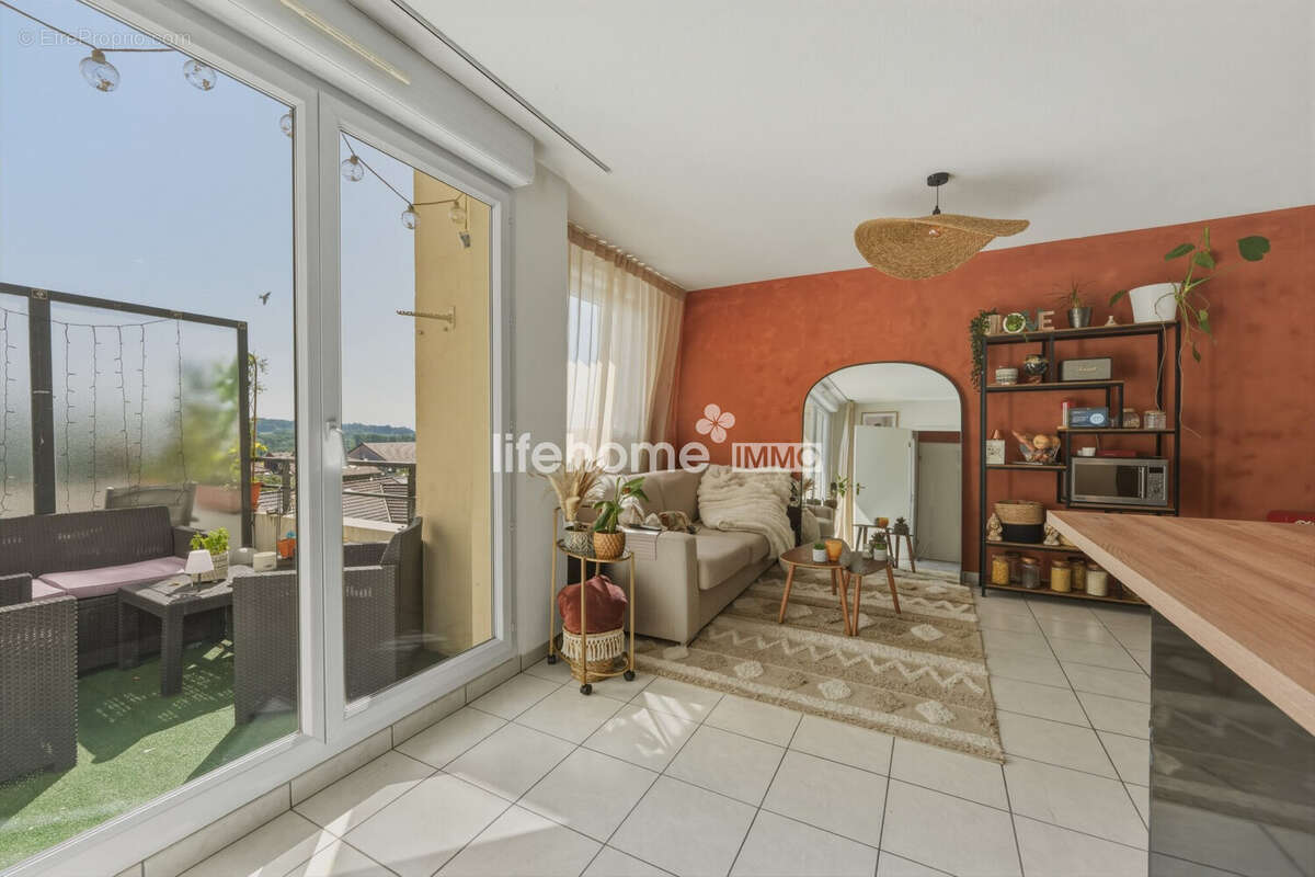 Appartement à CESSY