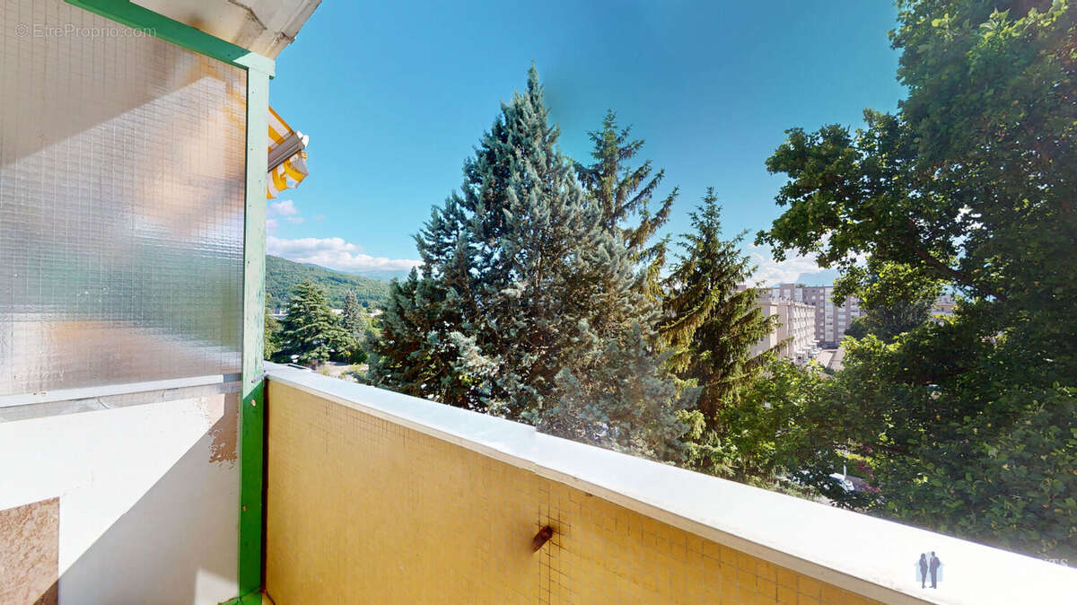 Appartement à SAINT-MARTIN-D'HERES