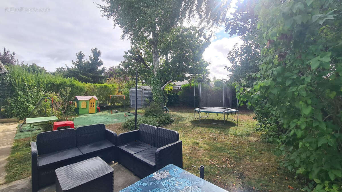 Maison à SAVIGNY-LE-TEMPLE