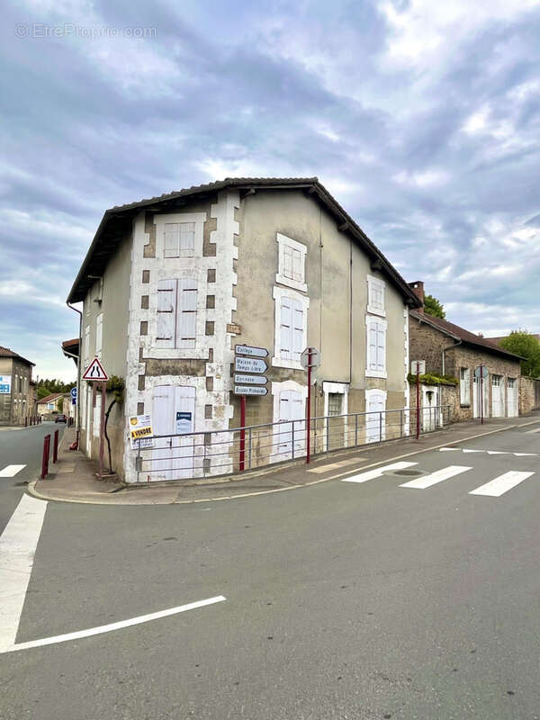 Maison à ROCHECHOUART