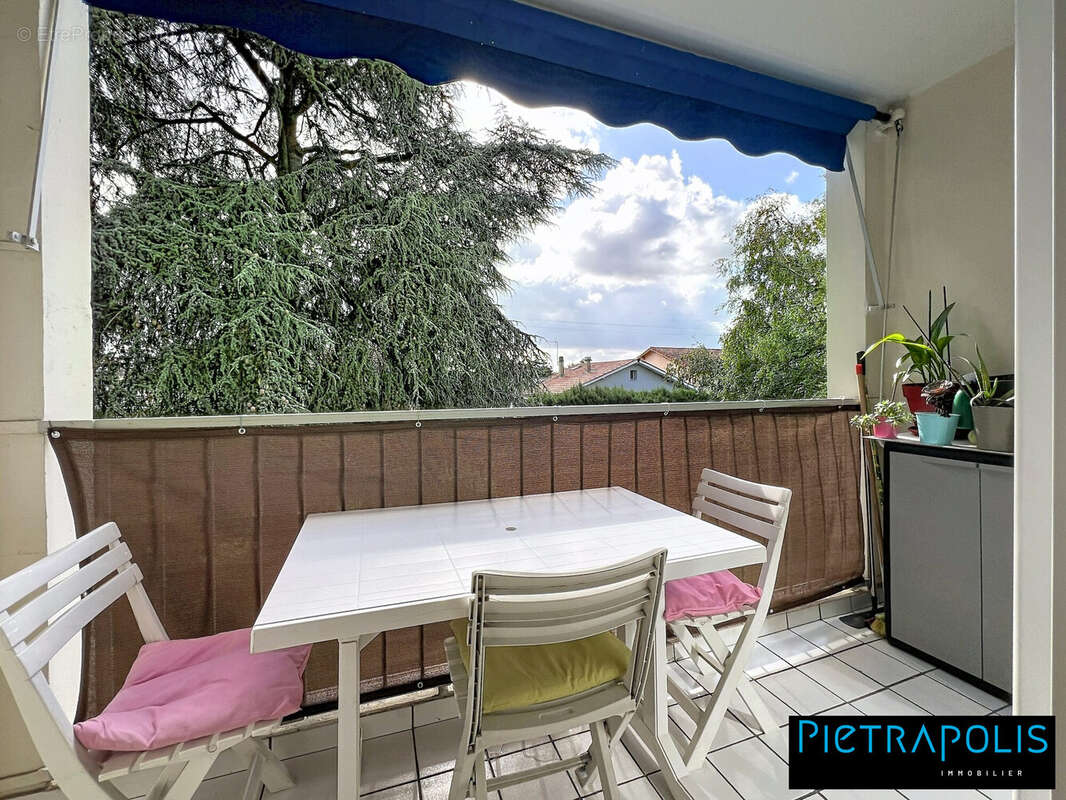 Appartement à PIERRE-BENITE