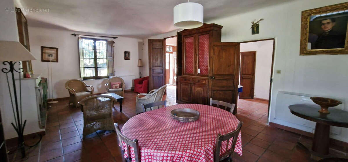 Maison à SAINT-CYR-SUR-MER