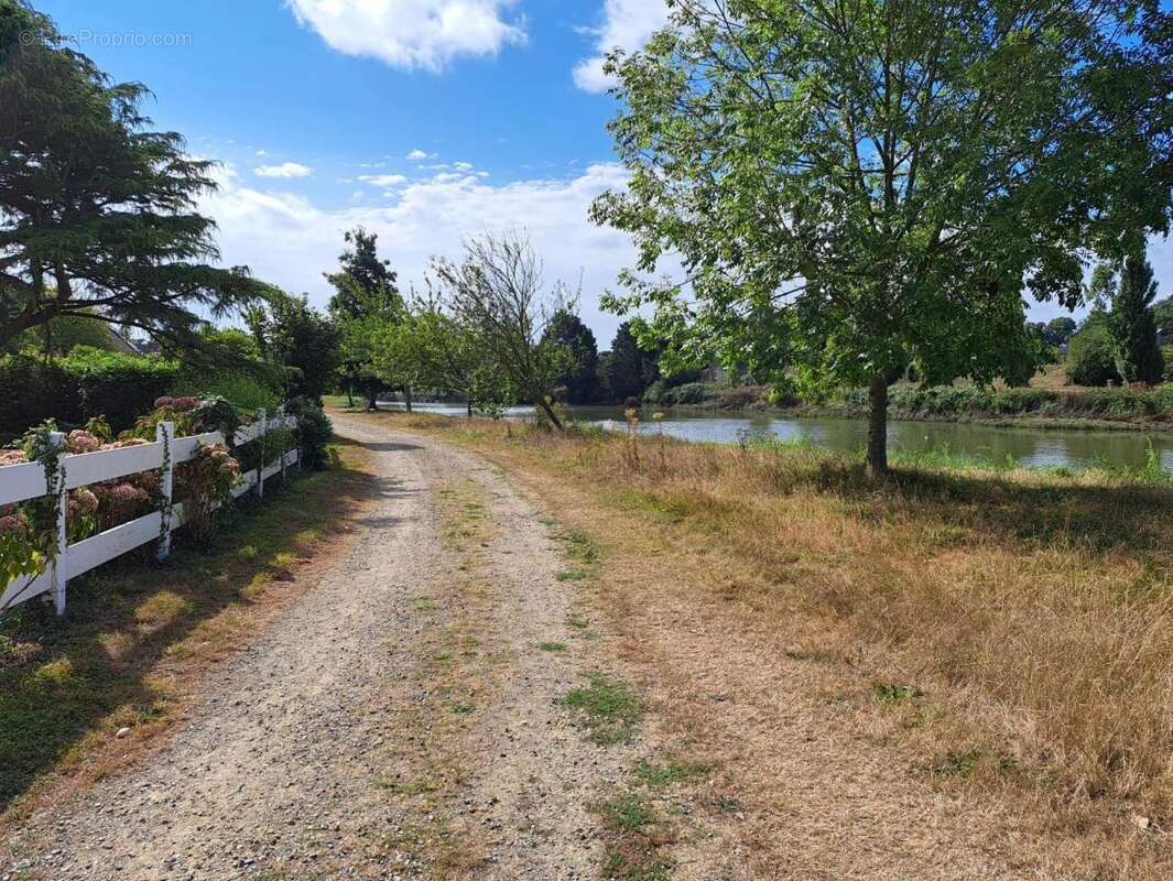 Maison à LA ROCHE-DERRIEN
